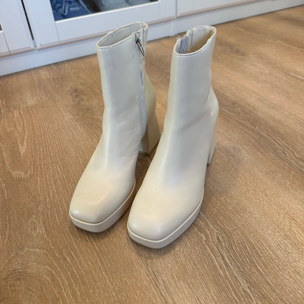 Dolce Vita Ulyses Bootie, Ivory Leather